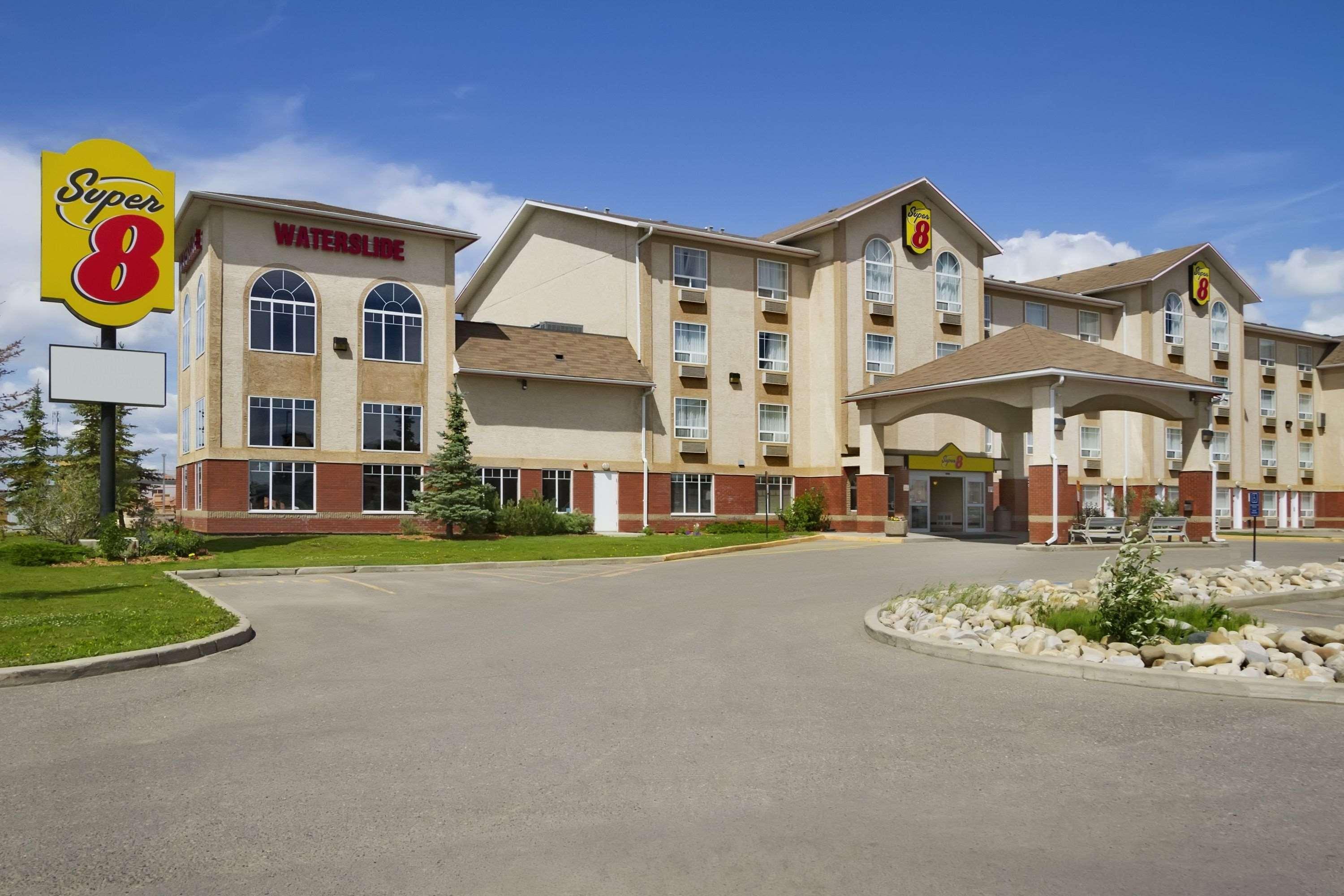 Super 8 by Wyndham Fort St. John BC Exterior foto